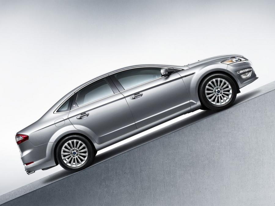  Ford Mondeo Sedan 2010 года  (CN) (фото 8 из 9)